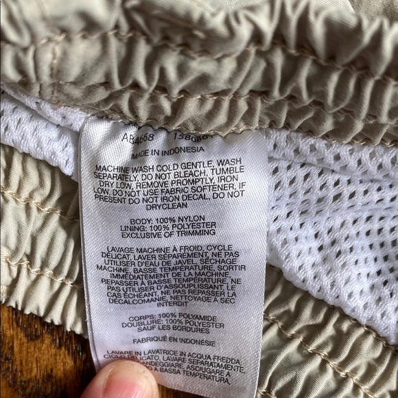 Tan Columbia PFG Omni-shade boys shorts size small (6). Ships quickly - Picture 4 of 11